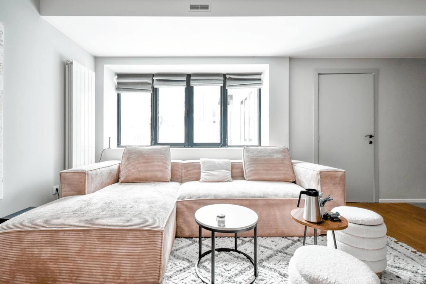 Luxury 1br Escape - Sleek Modern Design & Upscale